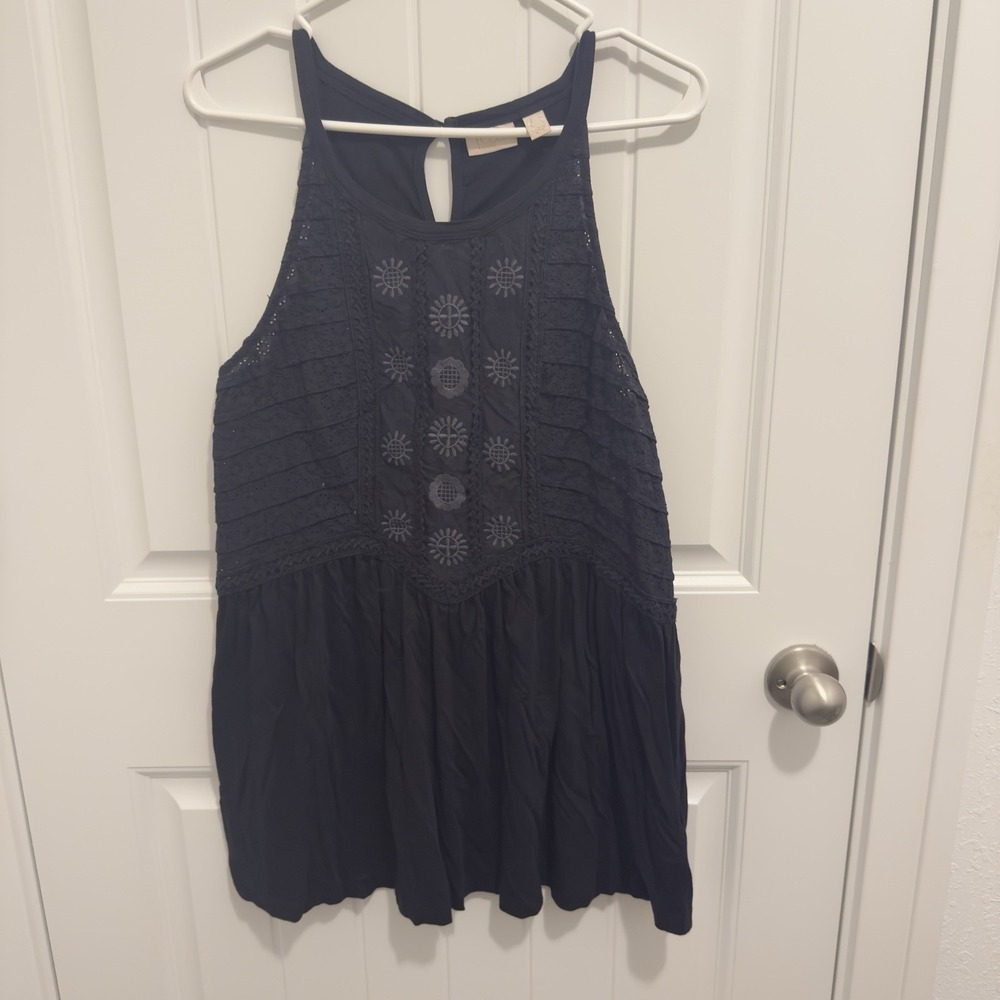 Logo Lavish Women's Black Swing Tank Lace‎ Design On Front Size Medium